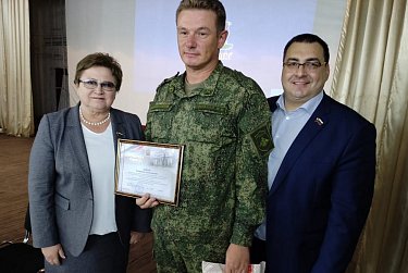 Парламентарии наградили военных 